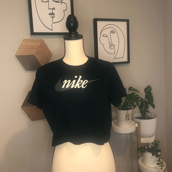 Nike Tops - NIKE_BLACK CROPPED T-SHIRT